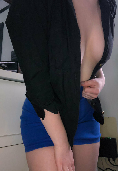 tinysoles onlyfans leak ass