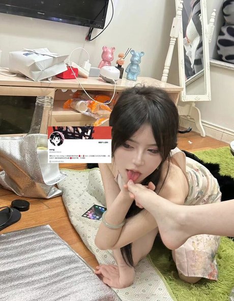 SS95577233 topless onlyfans