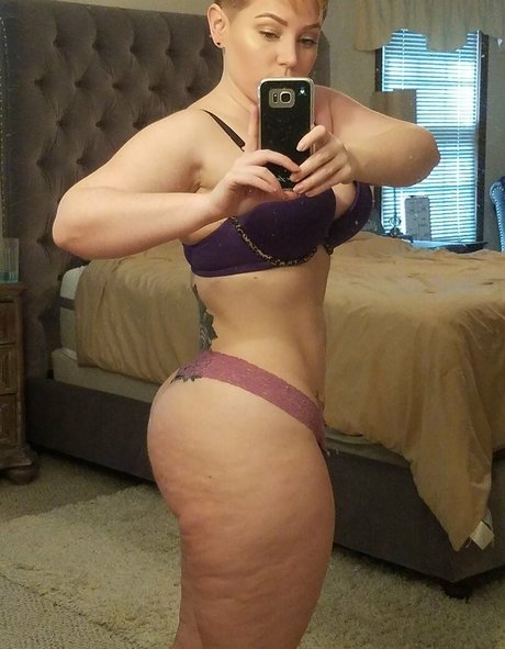 Caroline G onlyfans strip