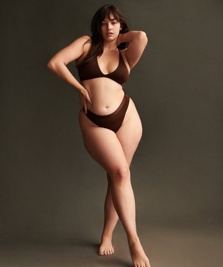 Sixtinerouyre onlyfans leaked tits