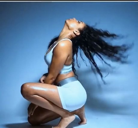 Brittney Elena onlyfans leak ass