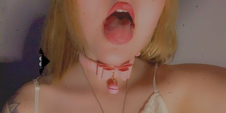 emiliarenblue onlyfans photos