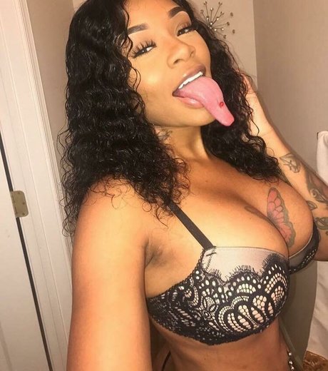 Long Tongue Fetish onlyfans pics