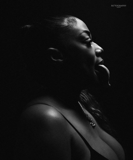 Long Tongue Fetish onlyfans topless