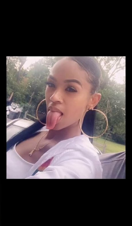 Long Tongue Fetish topless onlyfans