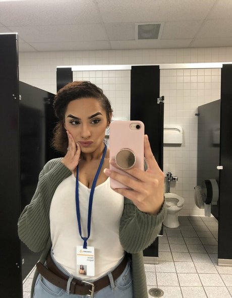 Desire Negro only fans nude