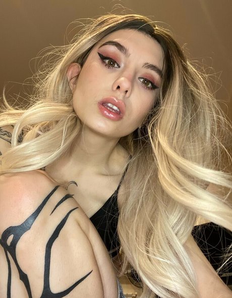 Elis222 onlyfans photos