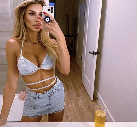 Annabel Fomenko onlyfans leaks