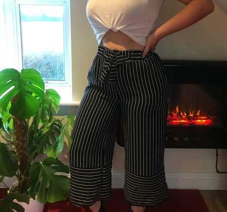 Elena Sophia Nicolosi onlyfans post