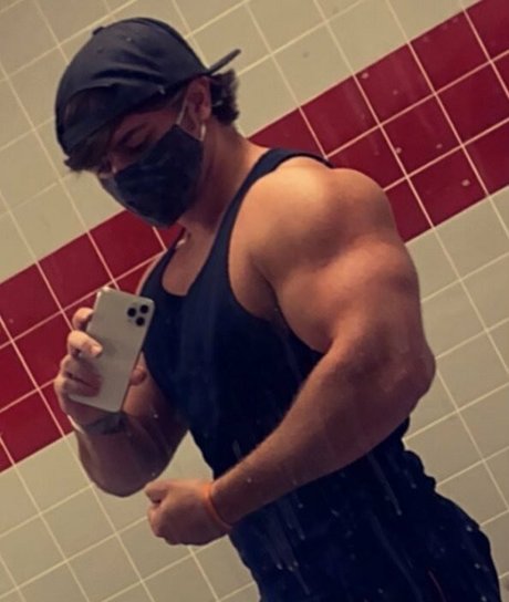 jamietylerflex onlyfans striptease