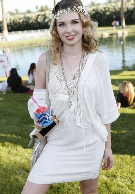 Kirsten Prout onlyfans striptease