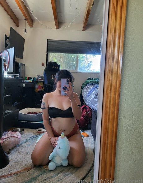 kiwiisbored only fans nude leaks