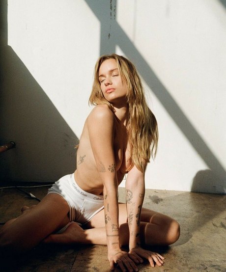 Lindsay Vrckovnik Linmick only fans photos