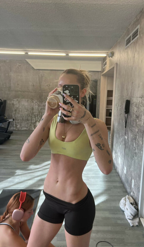 Lindsay Vrckovnik Linmick onlyfans nude leak