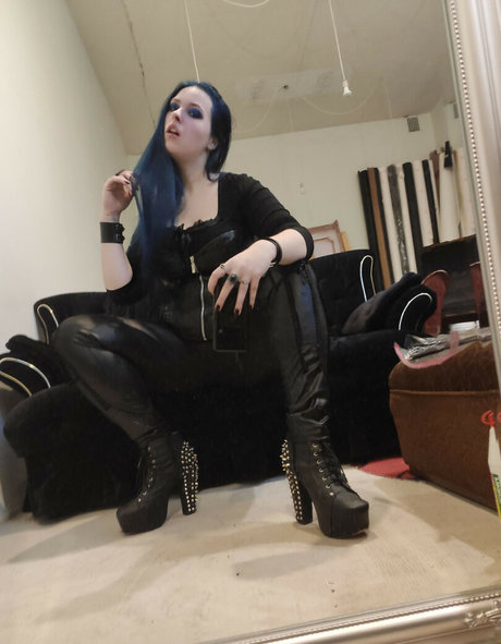 Jennybiatch onlyfans