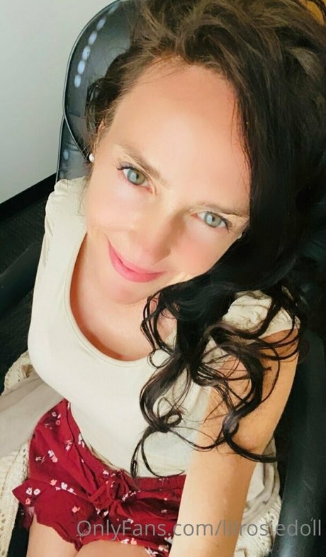 lilrosiedoll onlyfans leak naked