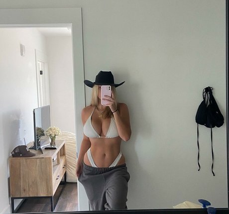 Abbey Wilson onlyfans sextape