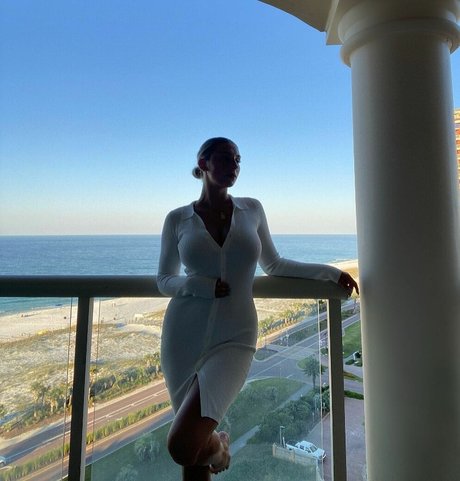 Abbey Wilson naked onlyfans