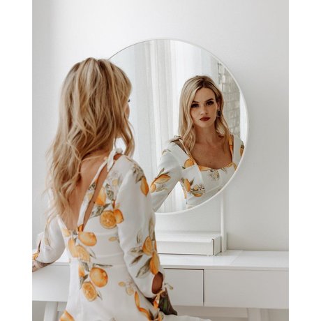 ohioliz onlyfans model photo