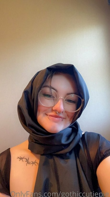 gothiccutiepie onlyfans public photos