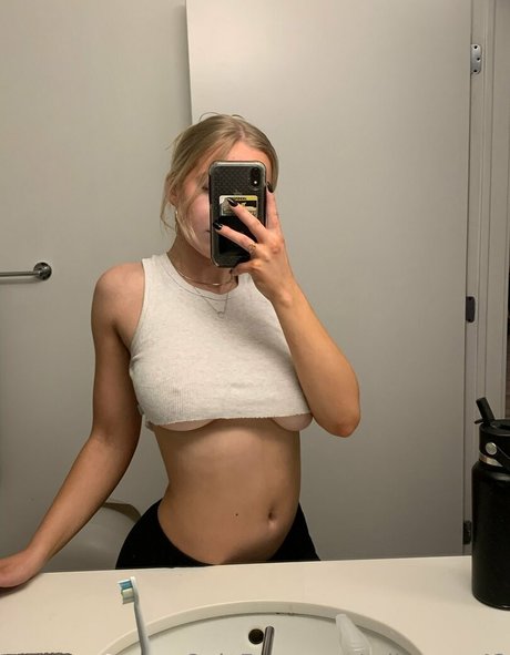 Abby Kruger onlyfans leak ass