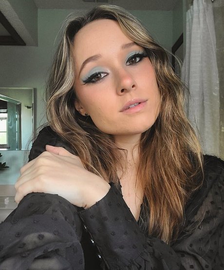 AmyKay ASMR onlyfans lesk