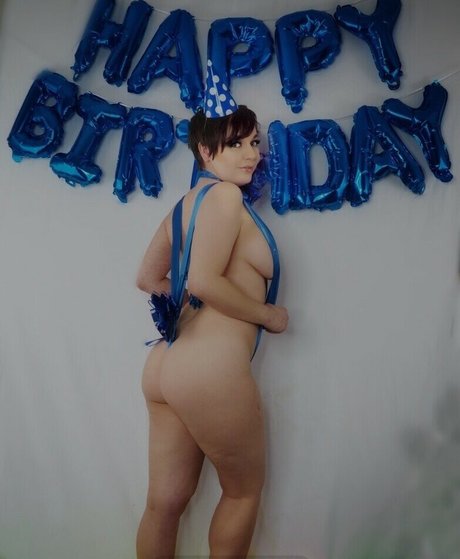 LisaLouWho onlyfans naked