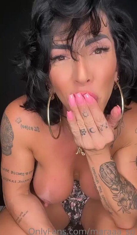 Mara Oliveira Profile pic