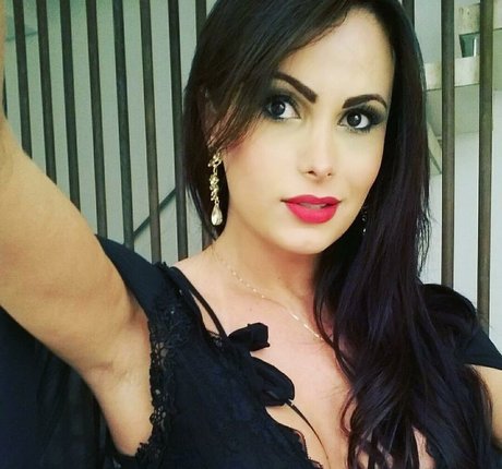 izabelytop onlyfans topless