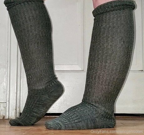 erinjensoles onlyfans model images