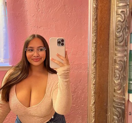 Ellie Johnston onlyfans nude leaks