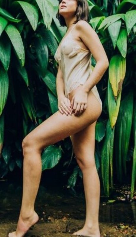 Bella Piero nude only fans