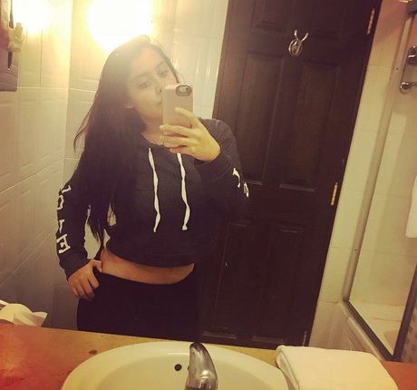 Jezz Angeles onlyfans leaks