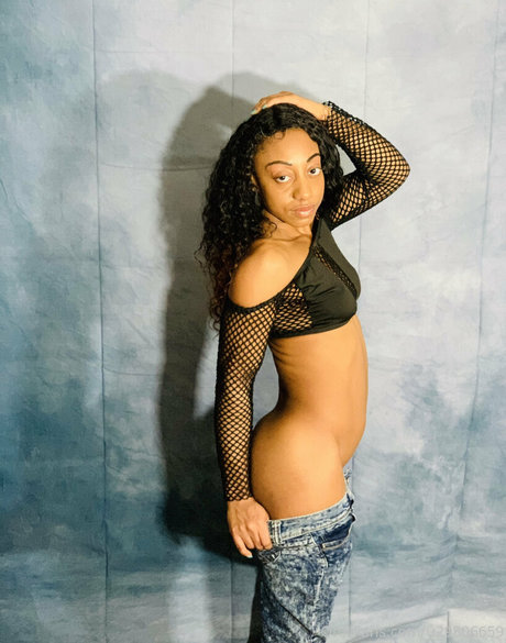 officialdiamond onlyfans nude tits