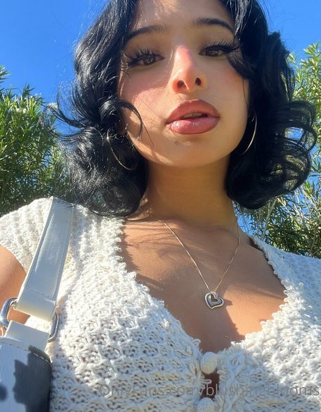 blushingblooms en onlyfans