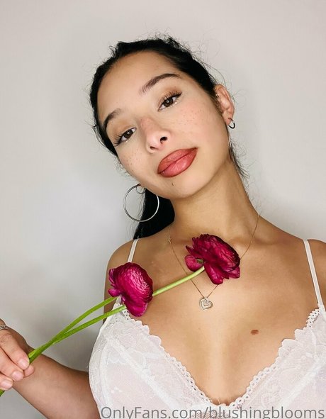 blushingblooms onlyfans boobs