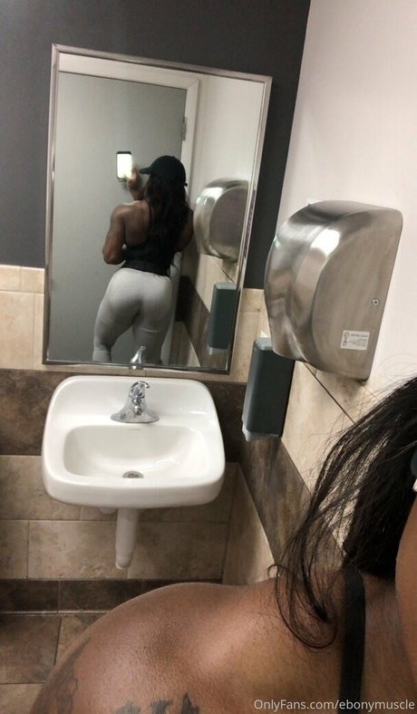 ebonymuscle onlyfans nude leak