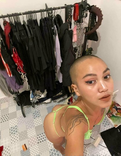 mystery666girl feet onlyfans