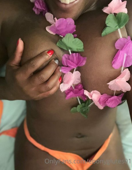 ebonyglutes01 onlyfans nudes leaked