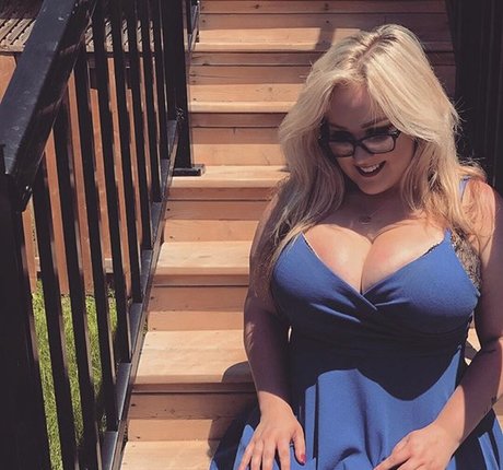 Lilly Alcorn only fans pictures