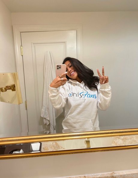 thatonegirlmikeyvlogs nude on onlyfans