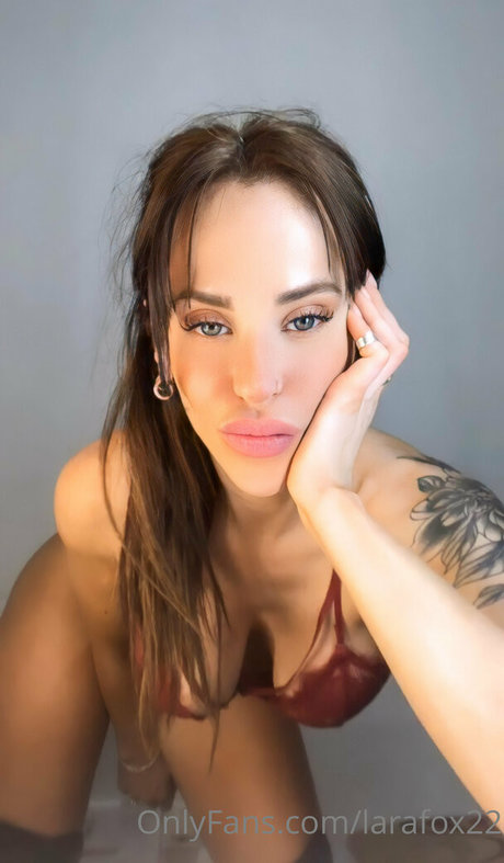 larafox22 onlyfans model images
