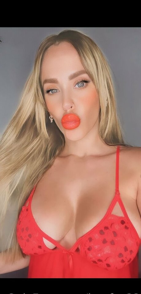 larafox22 nude on onlyfans