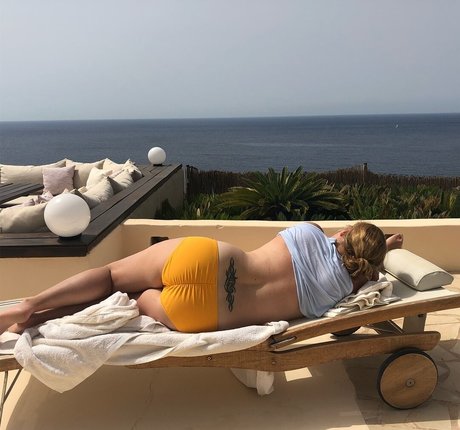 Amy Schumer nude only fans