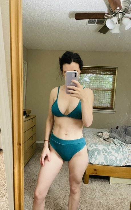 casual lies onlyfans model