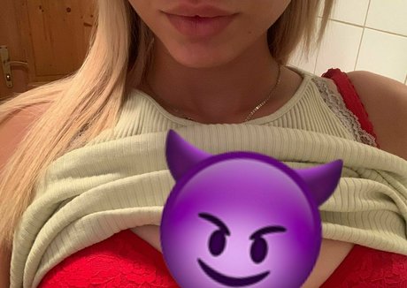 julianawantsromeo nude on onlyfans