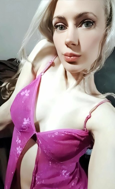 Kitana98 onlyfans topless