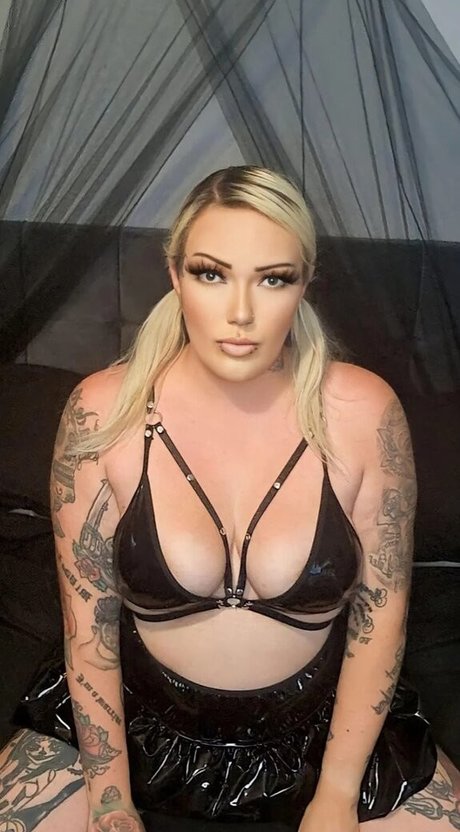 Cherry bombxxx nude onlyfans leak