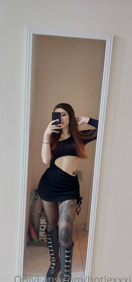 hotlexxxi onlyfans topless