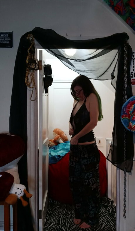 visceralvixen69 onlyfans strip tease